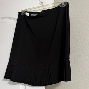 Briggs New York Black Pleated-Hem Pencil Skirt